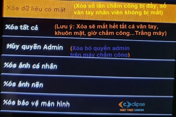 cách xóa dữ liệu trên máy chấm công bị đầy