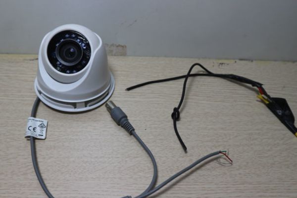 Khắc phục camera bị đen màn hình do dây cáp kết nối không ổn định 