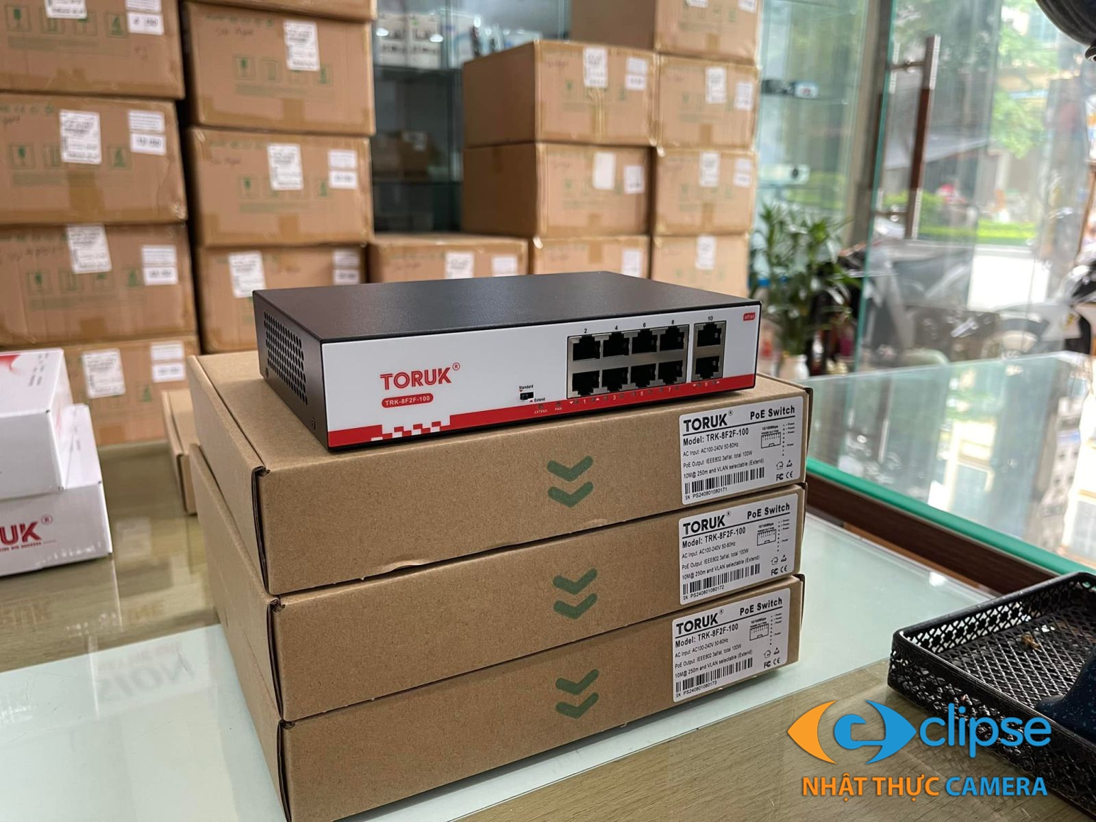 Switch POE 8 cổng TRK-8F2F-100